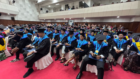 Wisuda Sarjana dan Sarjana Terapan Sekolah Tinggi Multi Media (STMM) MMTC, Rabu (11/2). Foto: Pandangan Jogja/Yusuf Hay