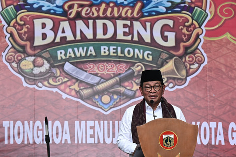 Gubernur DKI Jakarta Pramono Anung memberikan sambutan saat pembukaan Festival Bandeng Rawa Belong 2026 di Jakarta, Sabtu (14/2/2026). Foto: Fauzan/ANTARA FOTO