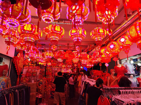Suasana Petak Sembilan di Kawasan Pasar Glodok, Jakarta Barat, jelang Imlek pada Sabtu (14/2/2026). Foto: Luthfi Humam/kumparan
