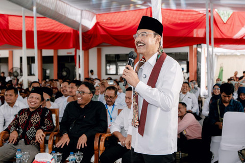 Siswa saat Menteri Sosial Saifullah Yusuf atau Gus Ipul di Sekolah Rakyat Terintegrasi (SRT) 44 Kabupaten Kebumen. Foto: Dok. Kemensos RI