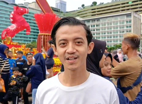 Wildan Izzudin, salah seorang warga yang menikmati Car Free Day (CFD) di kawasan Bundaran HI, Jakarta Pusat, Minggu (15/2/2026). Foto: Jeni Ritanti/kumparan
