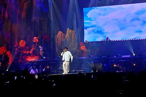 Sule hadir di konser Koma Live In Concert yang digelar Mahalini di Istora Senayan, Sabtu (14/2/2026). Foto: Vincentius Mario/kumparan