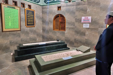 Makam Muallim Syafi'i Hadzami di Gandaria, Jakarta Selatan, Minggu (15/2/2026). Foto: Zamachsyari/kumparan