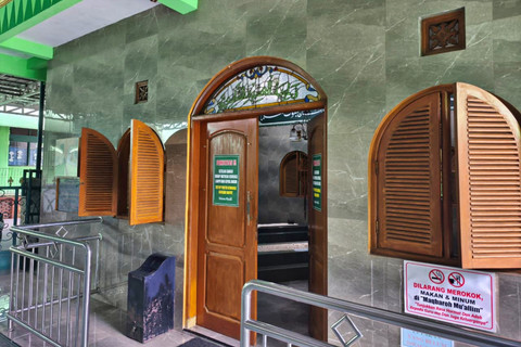 Makam Muallim Syafi'i Hadzami di Gandaria, Jakarta Selatan, Minggu (15/2/2026). Foto: Zamachsyari/kumparan