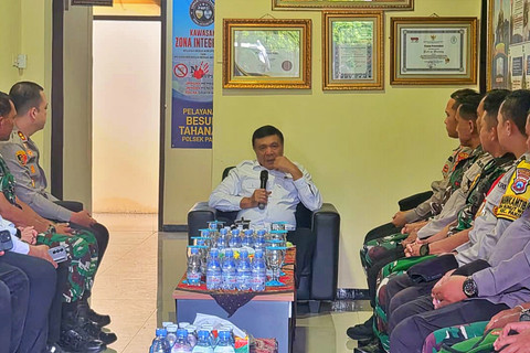 Menko, Djamari dalam acara Pembukaan Silaturahmi Alim Ulama dan Rapat Kerja Nasional Persatuan Guru Nahdlatul Ulama (PERGUNU) & Jaringan Kiai Santri Nasional (JKSN) di Surabaya, Jawa Timur, pada Sabtu (14/2/2026). Foto: Dok. Kemenko Polkam