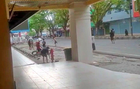 Dua kelompok di Ambon bentrok, Minggu (15/2/2026). Foto: Dok. Istimewa