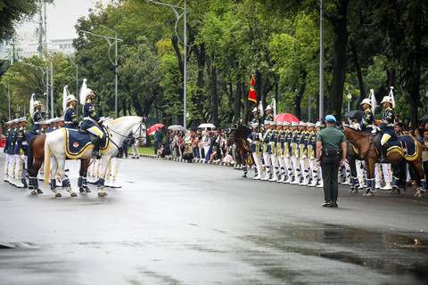 Upacara Serah Terima Pengawal Istana Kepresidenan di depan Istana Merdeka, Jakarta, Minggu (15/2/2026). Foto: Instagram/ @sekretariat.kabinet