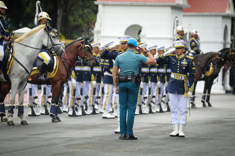 Upacara Serah Terima Pengawal Istana Kepresidenan di depan Istana Merdeka, Jakarta, Minggu (15/2/2026). Foto: Instagram/ @sekretariat.kabinet