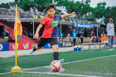 Pemain SDN Cilangkap 01 B Lu'lu Faujiyah saat bertanding pada final KU 10 MilkLife Soccer Challenge Jakarta Seri 2 2025 - 2026 di Kingkong Soccer Arena, Cijantung, Jakarta Timur, Minggu (15/2/2026). Foto: MilkLife Soccer Challenge
