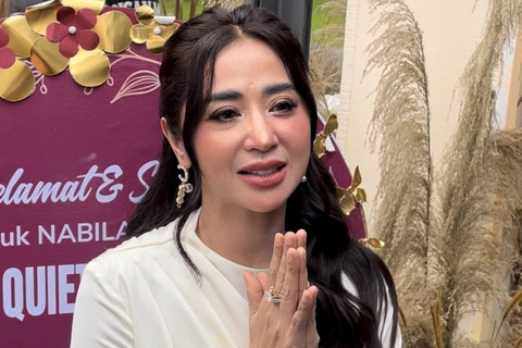  Dewi Perssik saat ditemui di kawasan Jakarta Pusat, Senin (16/2/2026). Foto: Salsha Okta Fairuz/kumparan