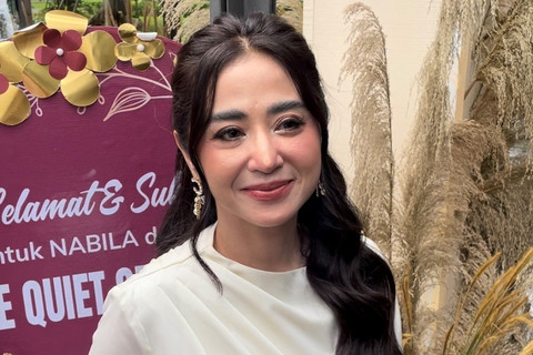  Dewi Perssik saat ditemui di kawasan Jakarta Pusat, Senin (16/2/2026). Foto: Salsha Okta Fairuz/kumparan