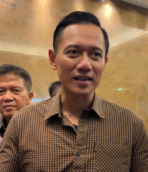 Menko Infrastruktur dan Pembangunan Kewilayahan, Agus Harimurti Yudhoyono (AHY) saat berkunjung ke IIMS 2026. Foto: Fitra Andrianto/kumparan