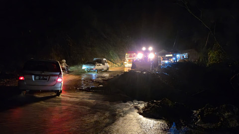 8 titik jalan yang sempat lumpuh kini bisa dilalui oleh kendaraan di Tapanuli Tengah, Senin (16/2).  Foto: Dok. Humas Polres Tapteng