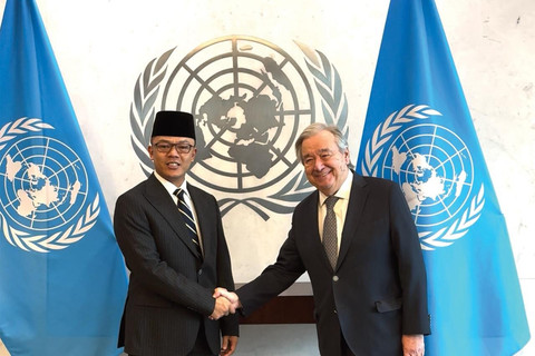 Menteri Luar Negeri Republik Indonesia, Sugiono, melakukan pertemuan bilateral dengan Sekretaris Jenderal Perserikatan Bangsa-Bangsa (PBB), Antonio Guterres, di Markas Besar PBB, New York (16/2). Foto: Dok. Kemlu RI