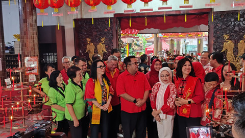 Wagub Jakarta, Rano Karno, meninjau Klenteng Bio Hok Tek Tjeng Sin, Jalan Toapekong, Kebayoran Lama, Jakarta Selatan, Selasa (17/2/2026). Foto: Jonathan Devin/kumparan