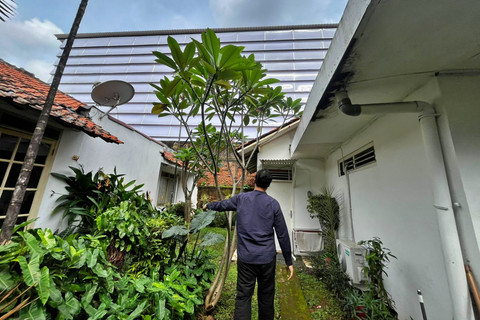 rumah yang bersebelahan dengan lapangan padel di Haji Nawi, Jakarta Selatan, Rabu (18/2/2026). Foto: Rayyan/Kumparan