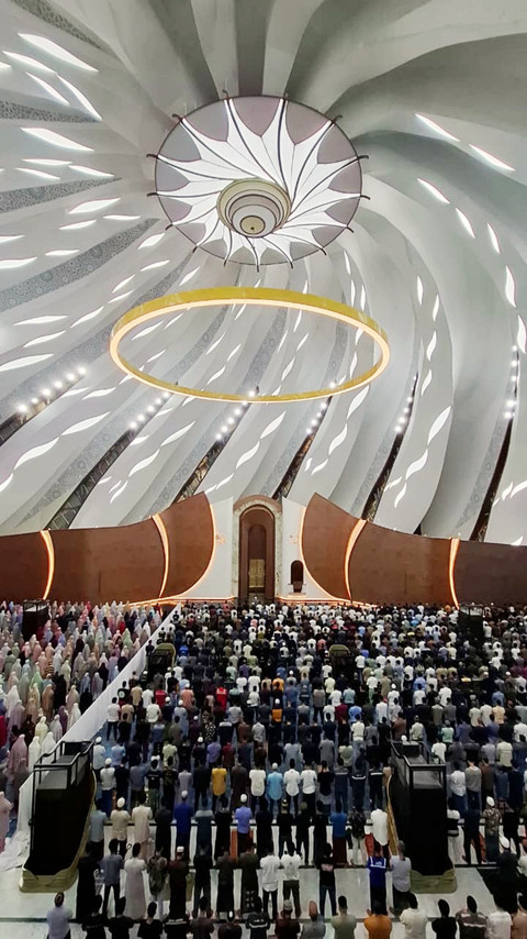 Tarawih pertama di Masjid Negara IKN. Foto: Aditia Noviansyah/kumparan
