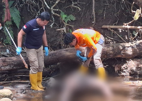 Mayat perempuan muda di sungai di Malang, ditemukan dalam kondisi tangan terikat dan mulut tersumpal. Foto: Dok. Polsek Jabung