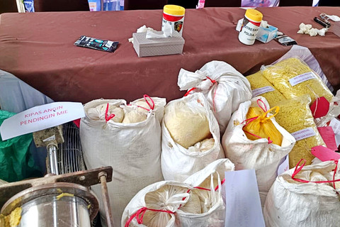Barang Bukti yang diamankan Polda Jabar dalam Tindakan Pidana Pangan berupa bahan baku pembuatan mie, Kamis (19/2). Foto: Abisatya/kumparan