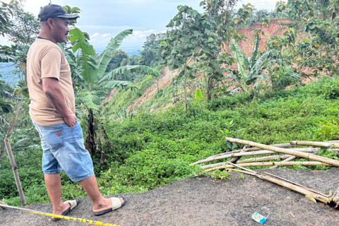 Kondisi jalan pascalongsor di Desa Kalongan, Kecamatan Ungaran Timur, Kabupaten Semarang. Foto: Intan Alliva/kumparan