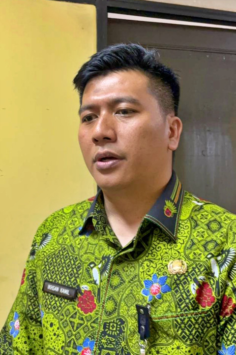 Lurah Gandaria Selatan, Ikhsan Kamil usai mediasi soal warga terganggu bising lapangan padel di Kelurahan Gandaria Selatan, Jakarta Selatan pada Kamis (19/2/2026). Foto: Abid Raihan/kumparan