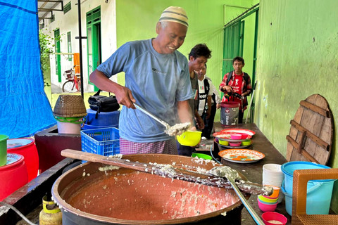 Hidangan menu bubur India yang wajib ada di Masjid Pekojan Semarang saat bulan puasa. Foto: Intan Alliva/kumparan