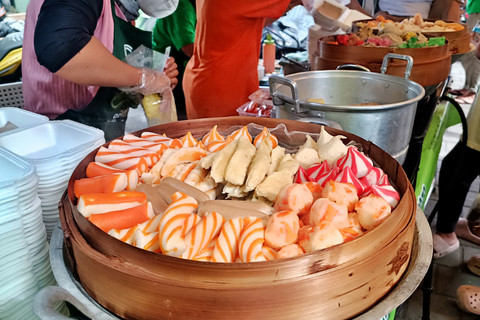 Jenis menu buka puasa di Pasar Ramadan Kampung Jawa, Kota Denpasar, Bali, Kamis (19/2). Foto: Denita br Matondang/kumparan