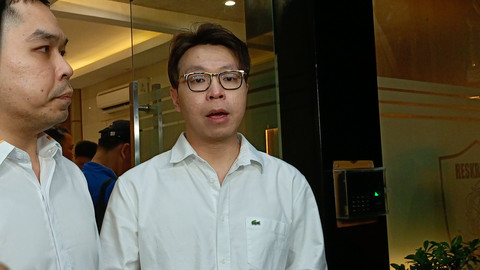 Dokter Richard Lee Usai Diperiksa Penyidik Polda Metro Jaya pada Kamis (19/2). Foto: Aprilandika Pratama/kumparan