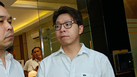Dokter Richard Lee Usai Diperiksa Penyidik Polda Metro Jaya pada Kamis (19/2). Foto: Aprilandika Pratama/kumparan