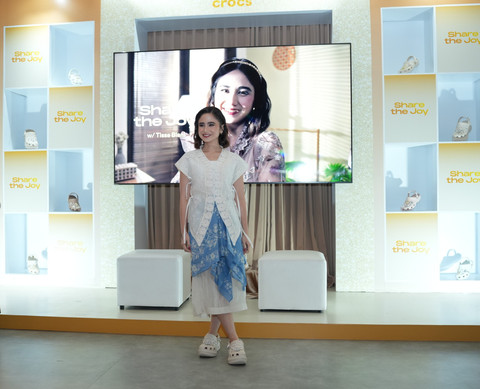 Outfit Tissa Biani saat acara Share The Joy Crocs. Foto: Crocs Indonesia