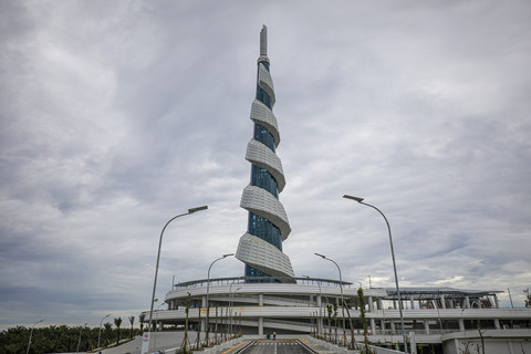 Menara 99 meter Masjid Negara IKN. Foto: Aditia Noviansyah/kumparan