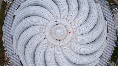 Tampak atas kubah Masjid Negara Ibu Kota IKN yang berbentuk spiral. Foto: Faiz Zulfikar/kumparan