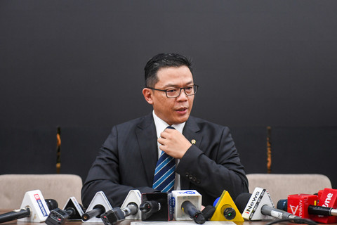 Menteri Luar Negeri Sugiono menjawab pertanyaan wartawan di ruang Wartawan, Istana Merdeka, Jakarta, Jumat (6/2/2026). Foto: Galih Pradipta/ANTARA FOTO