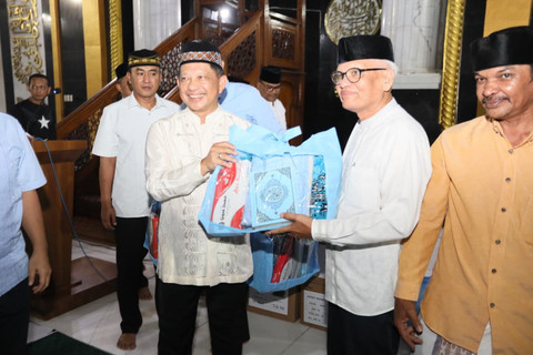Kasatgas Tito Ikuti Buka Bersama dan Serahkan Bantuan Kemasyarakatan kepada Masyarakat Lhokseumawe Foto: Dok. Puspen Kemendagri