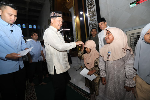 Kasatgas Tito Ikuti Buka Bersama dan Serahkan Bantuan Kemasyarakatan kepada Masyarakat Lhokseumawe Foto: Dok. Puspen Kemendagri