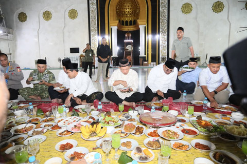 Kasatgas Tito Ikuti Buka Bersama dan Serahkan Bantuan Kemasyarakatan kepada Masyarakat Lhokseumawe Foto: Dok. Puspen Kemendagri