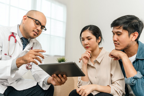 4 Tes Kesehatan yang Perlu Dilakukan Sebelum Menikah. Foto: GBJSTOCK/Shutterstock