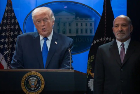 Presiden Trump mengatakan akan memberlakukan tarif baru yang menyeluruh, setelah Mahkamah Agung memutuskan sebagian besar pungutannya ilegal. (Peter W. Stevenson/The Washington Post)