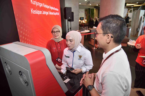 Langkah strategis ini menegaskan komitmen Telkomsel untuk mendukung program Senyum Nyaman dengan Biometrik (SEMANTIK) Komdigi, serta melindungi masyarakat dari berbagai bentuk penipuan digital, termasuk scam dan phishing. Foto: Dok. Telkomsel