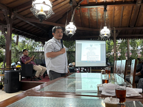 Ketua. Komisi A DPRD DIY, Eko Suwanto, saat dialog bersama insan media pada Jumat (20/2). Foto: Dok. Istimewa