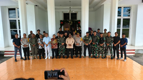 Wakil Menteri Dalam Negeri (Wamendagri) Ribka Haluk memberikan apresiasi atas langkah cepat Pemerintah Kabupaten (Pemkab) Yahukimo dalam menjaga stabilitas keamanan sekaligus memastikan pelayanan publik kembali berjalan. Foto: Kemendag RI