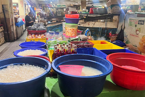 Suasana lapak pedagang kolang-kaling di Pasar Kramat Jati, Jakarta Timur, Minggu (22/2/2026). Foto: Nasywa Athifah/kumparan