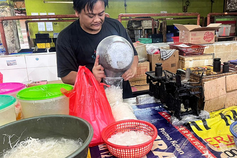Suasana lapak pedagang kolang-kaling di Pasar Kramat Jati, Jakarta Timur, Minggu (22/2/2026). Foto: Nasywa Athifah/kumparan