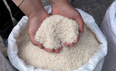 Ilustrasi: Beras sebagai salah satu kebutuhan pokok masyarakat (freepik.com)