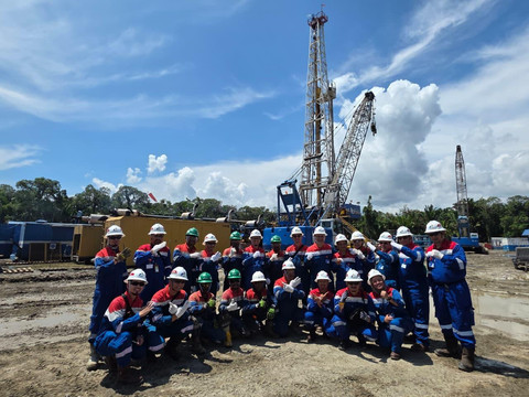 SKK Migas dan PT Pertamina (Persero) menambah produksi minyak nasional sebesar 350 barel per hari (BOPD) dari pengeboran sumur pengembangan baru di Lapangan Salawati, Papua Barat. Foto: SKK Migas-Pertamina.
