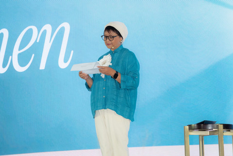 Retno Marsudi saat menyampaikan pesan untuk perempuan. Foto: Wardah