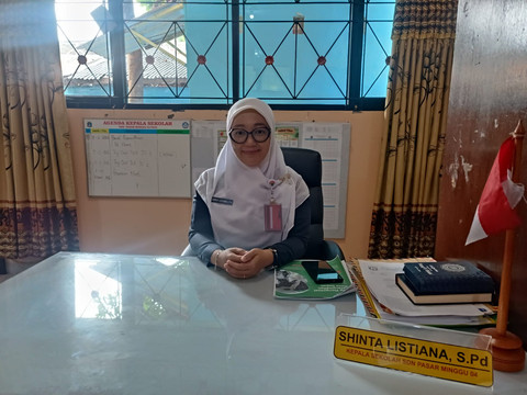 Kepala Sekolah SD Negeri Pasar Minggu 04, Jakarta Selatan Shinta Listiana pada Senin (23/2).  Foto: Ryan Iqbal/kumparan