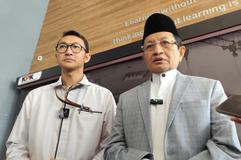 Juru bicara KPK, Budi Prasetyo (kiri) dan Menag, Nasaruddin Umar (kanan) di Gedung ACLC KPK, Jakarta, Senin (23/2). Foto: Jonathan Devin/kumparan