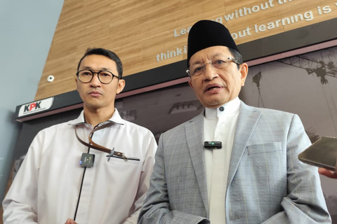 Juru bicara KPK, Budi Prasetyo (kiri) dan Menag, Nasaruddin Umar (kanan) di Gedung ACLC KPK, Jakarta, Senin (23/2). Foto: Jonathan Devin/kumparan