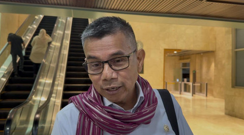 Anggota Komisi III DPR Hinca Panjaitan di Kompleks Parlemen, Senayan, Jakarta, Senin (23/2). Foto: Nasywa Athifah/kumparan